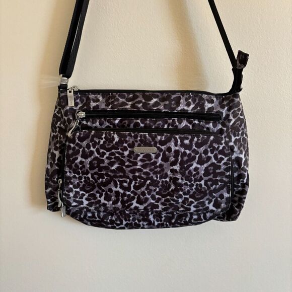 Baggallini Cheetah Crossbody Bag Print Black and Gray Travel Pockets Zipper - Picture 1 of 7